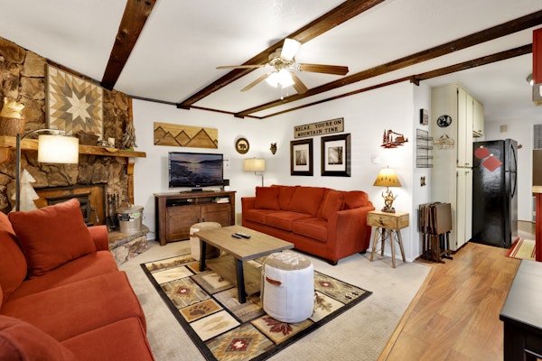 Adorable Sugarloaf Mountain Getaway in Big Bear