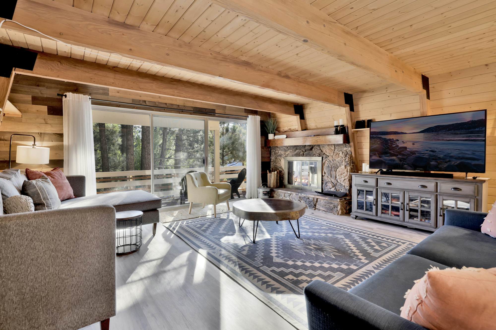 2190-Fox & Bears Retreat