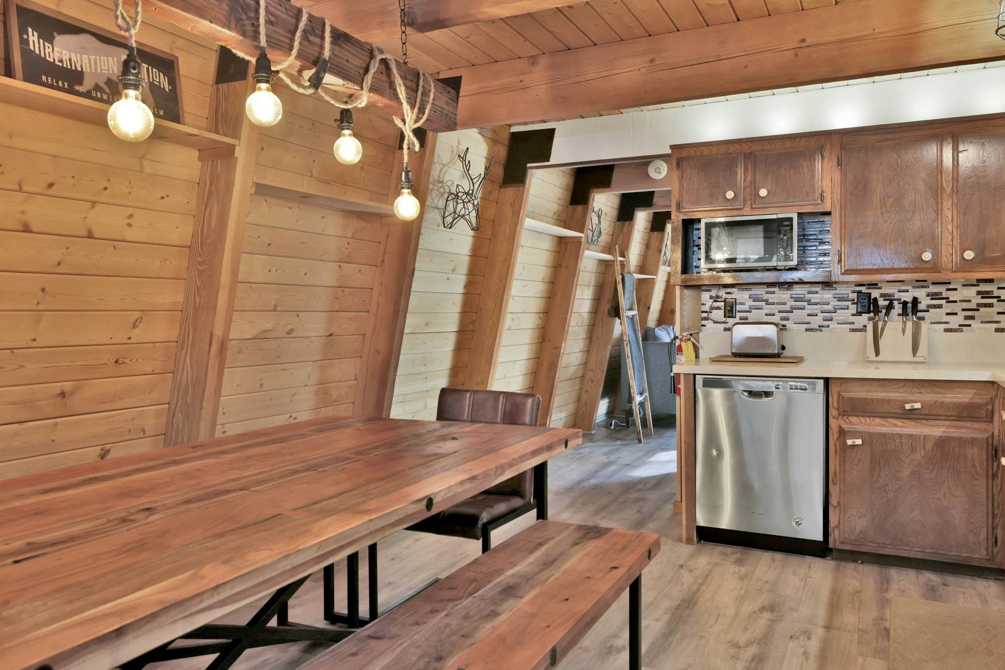 2190-Fox & Bears Retreat