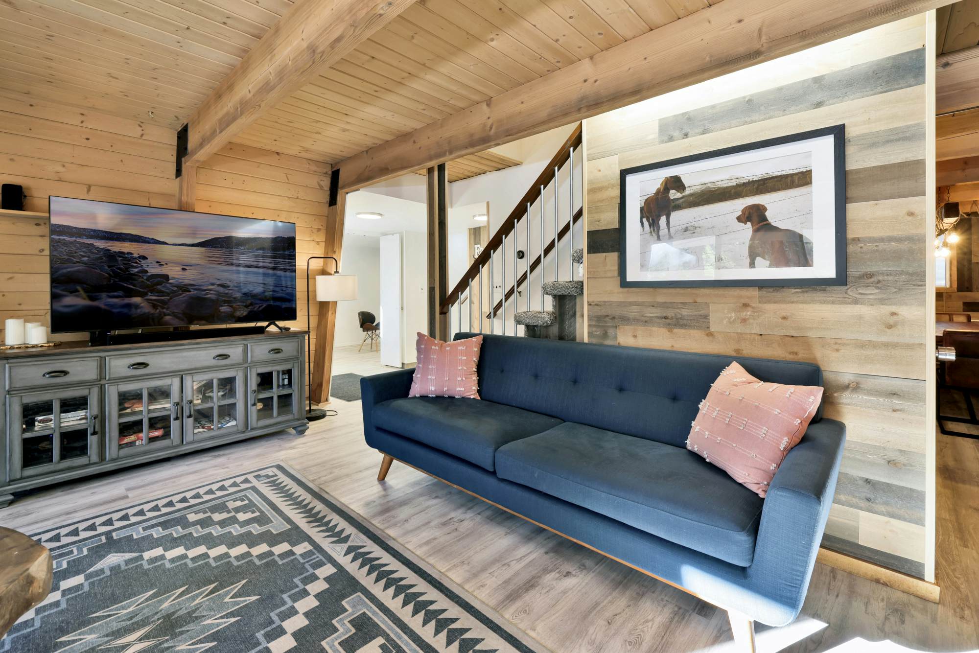 2190-Fox & Bears Retreat