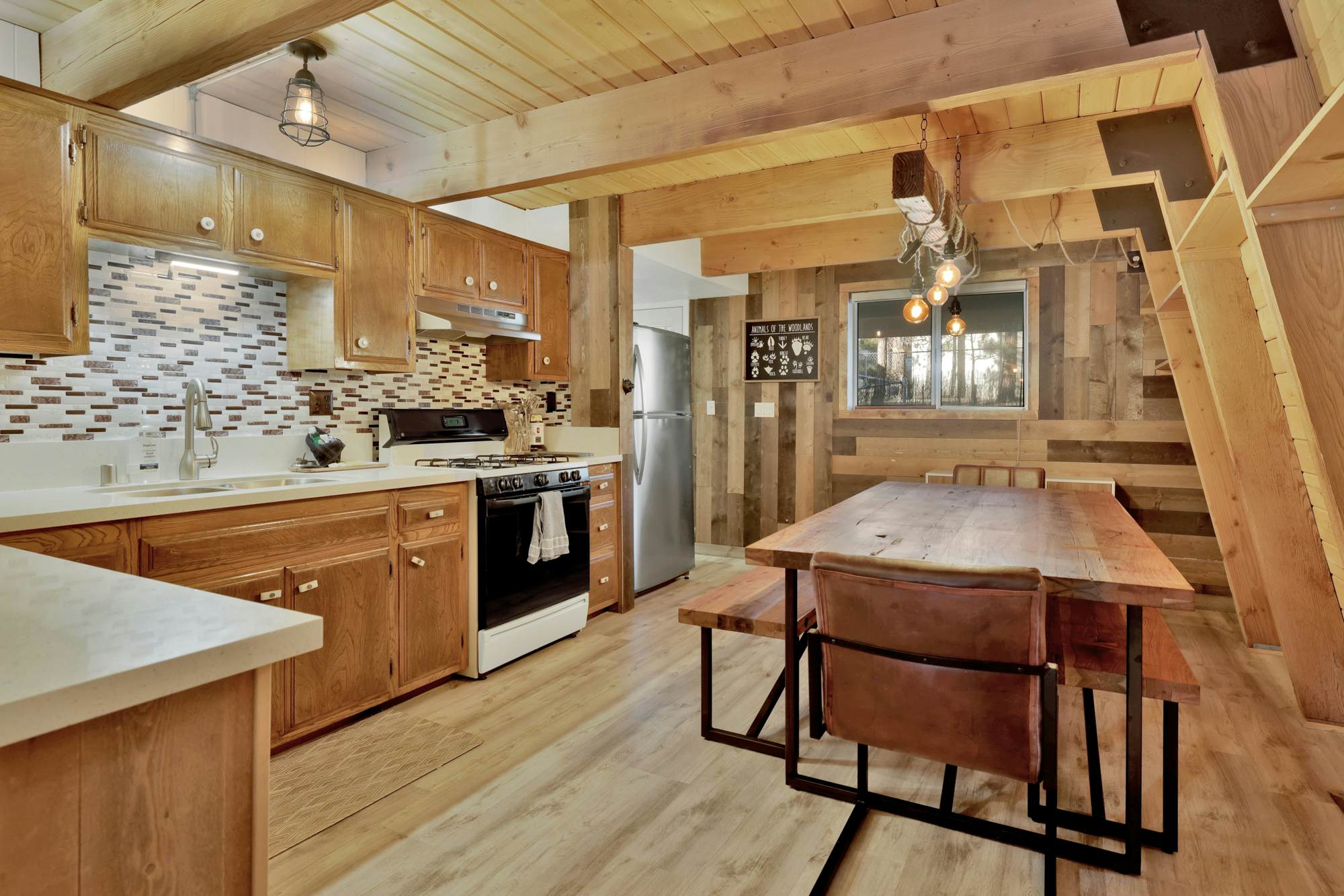 2190-Fox & Bears Retreat