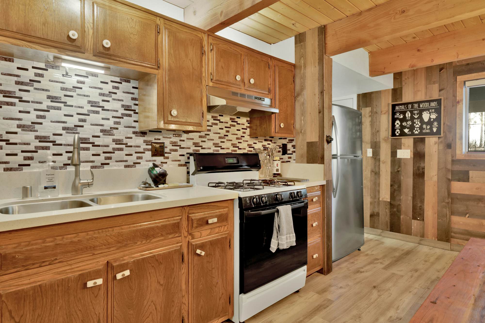 2190-Fox & Bears Retreat