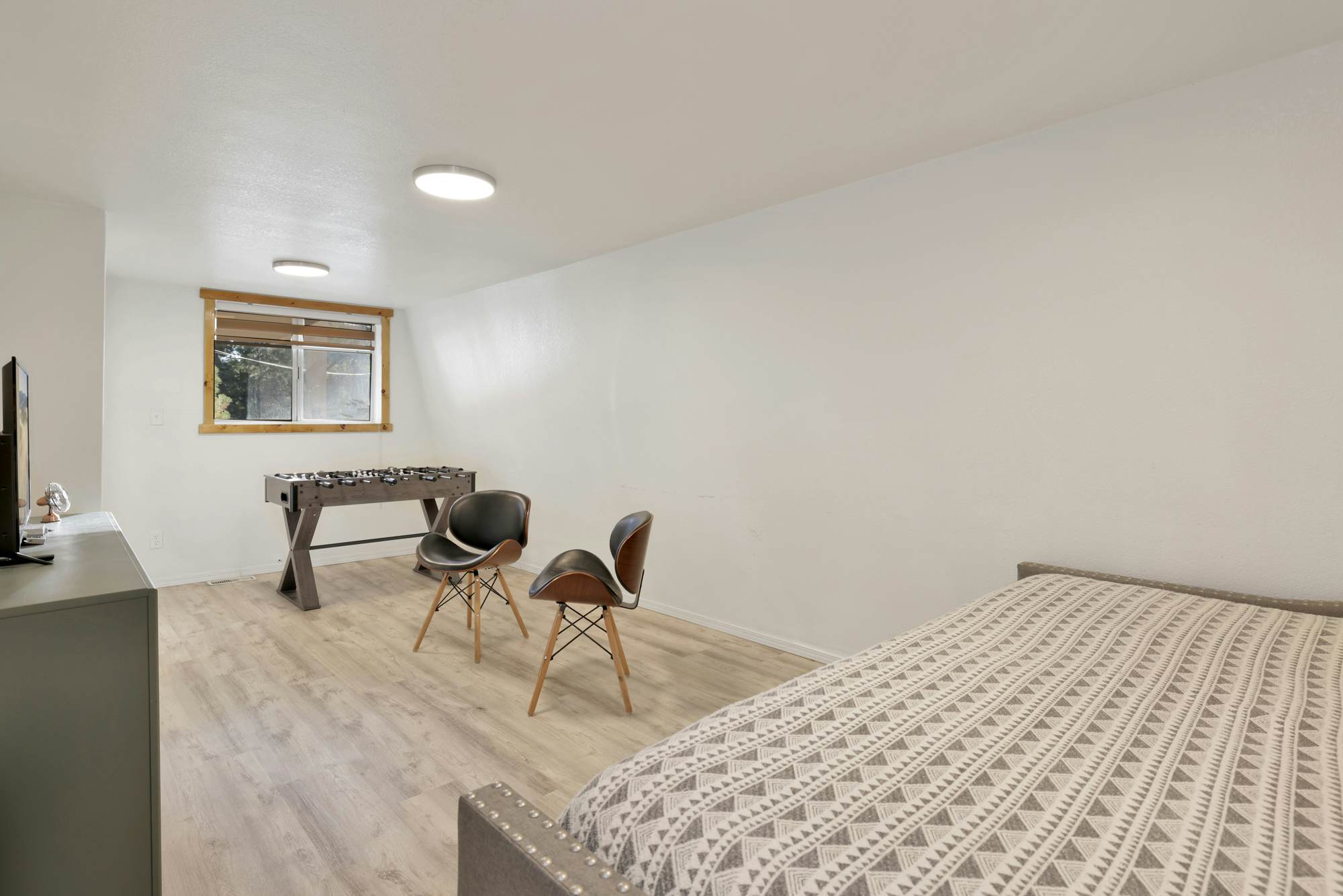 2190-Fox & Bears Retreat