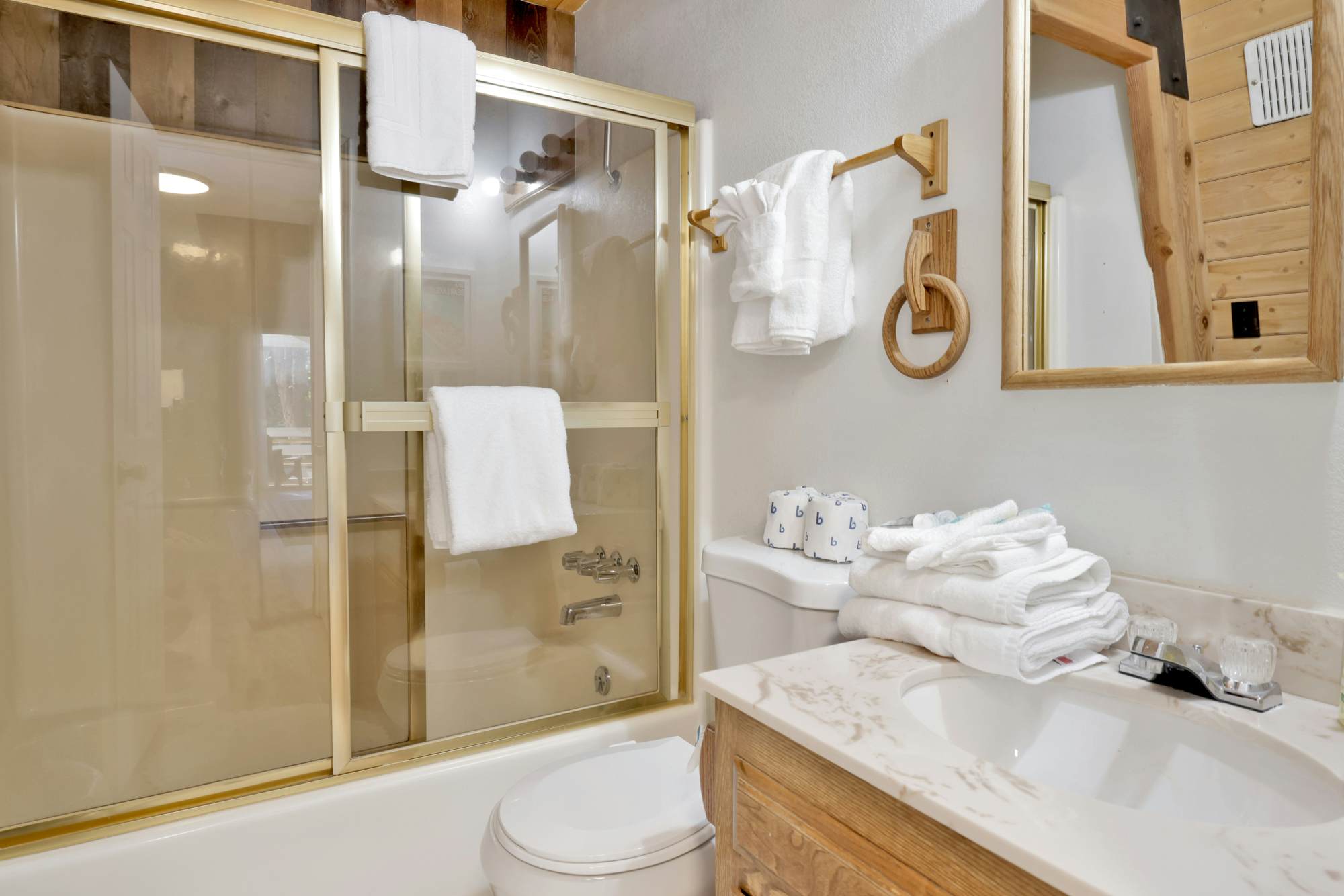 2190-Fox & Bears Retreat