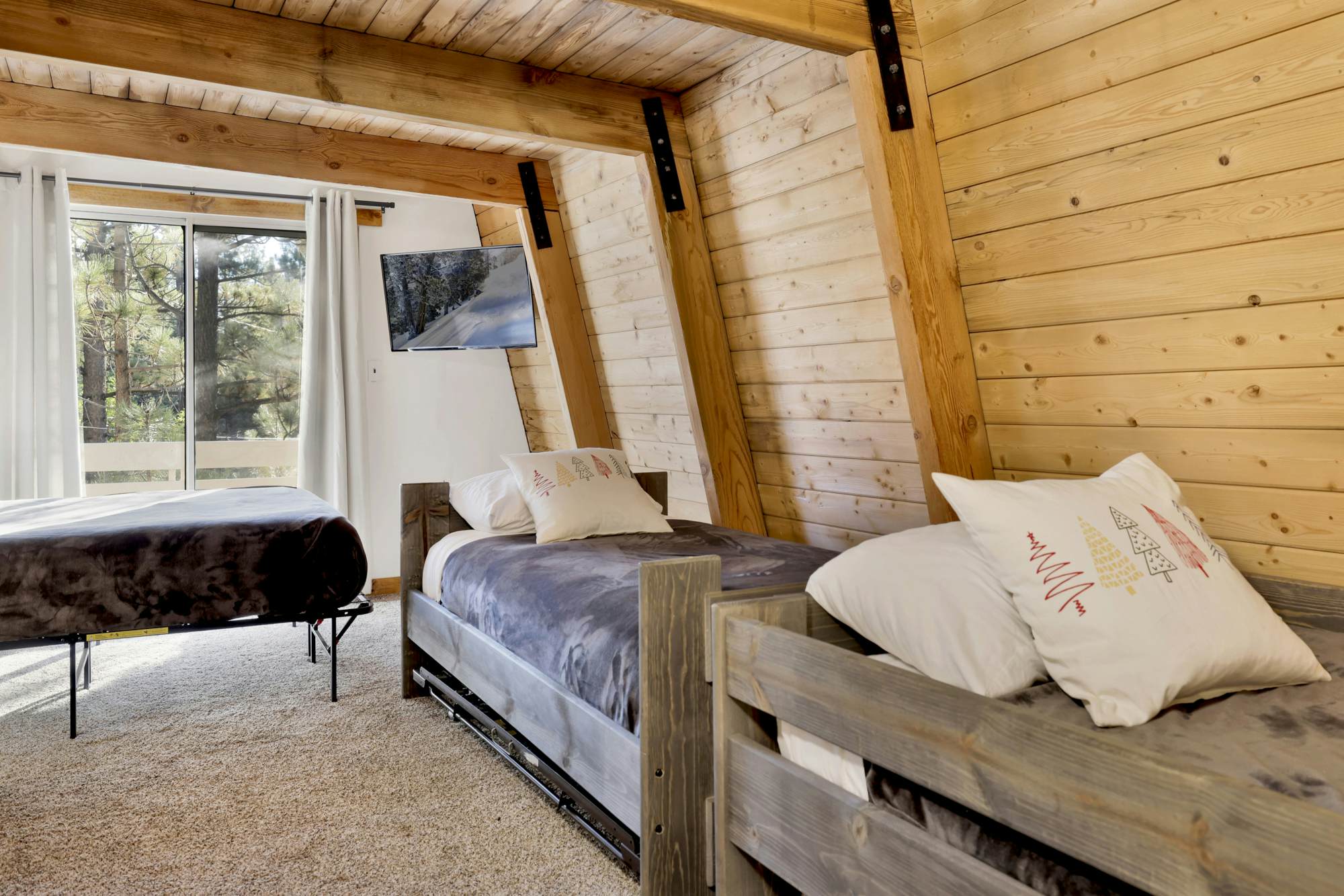 2190-Fox & Bears Retreat