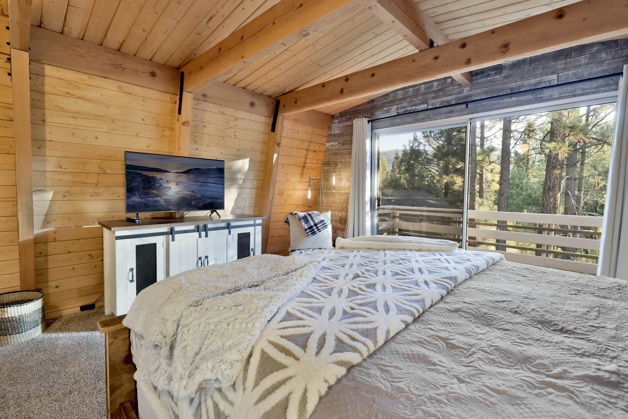 2190-Fox & Bears Retreat