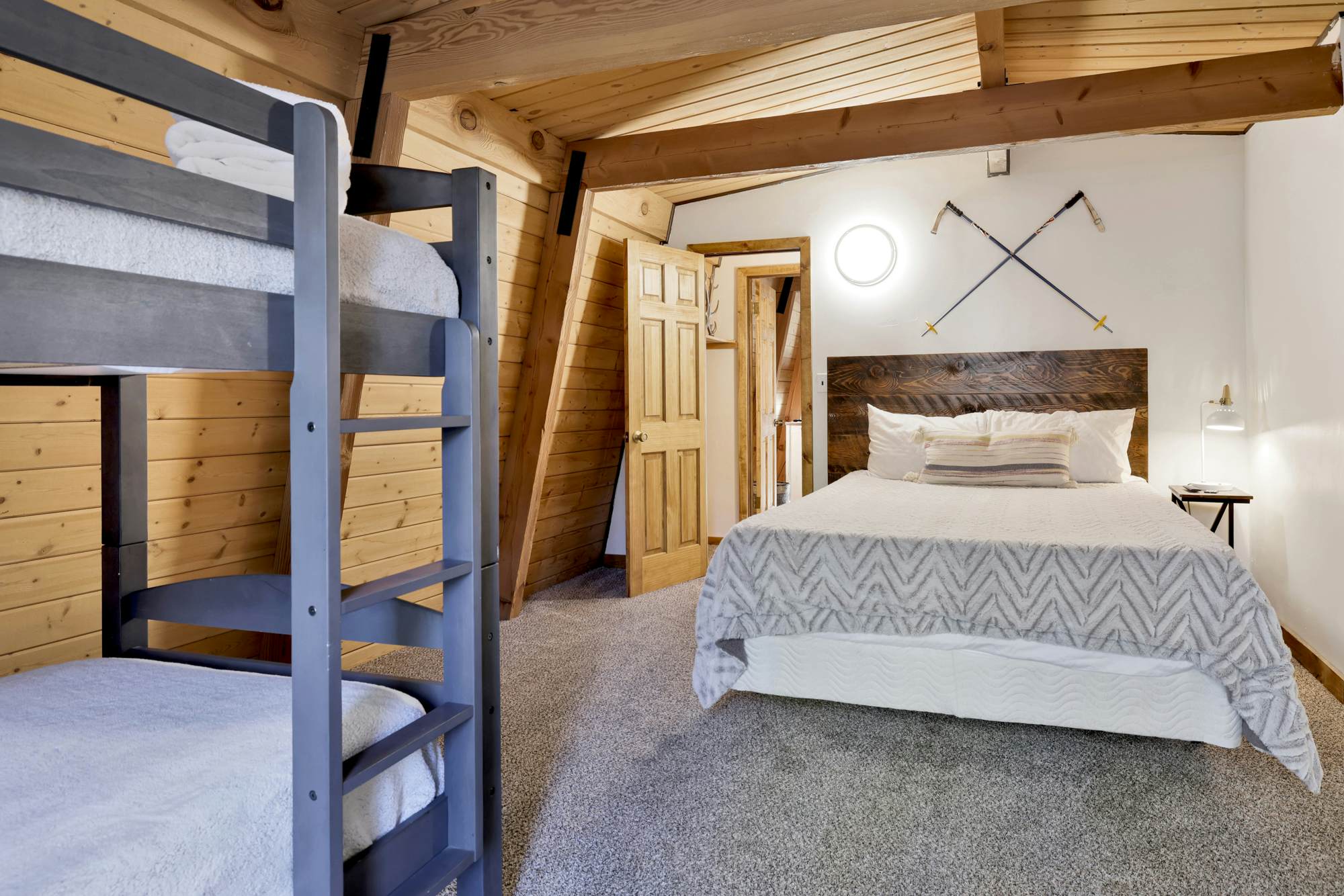 2190-Fox & Bears Retreat