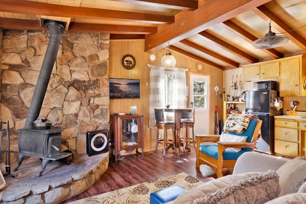 Cozy Ski View Chalet Cottage at Big Bear Lake