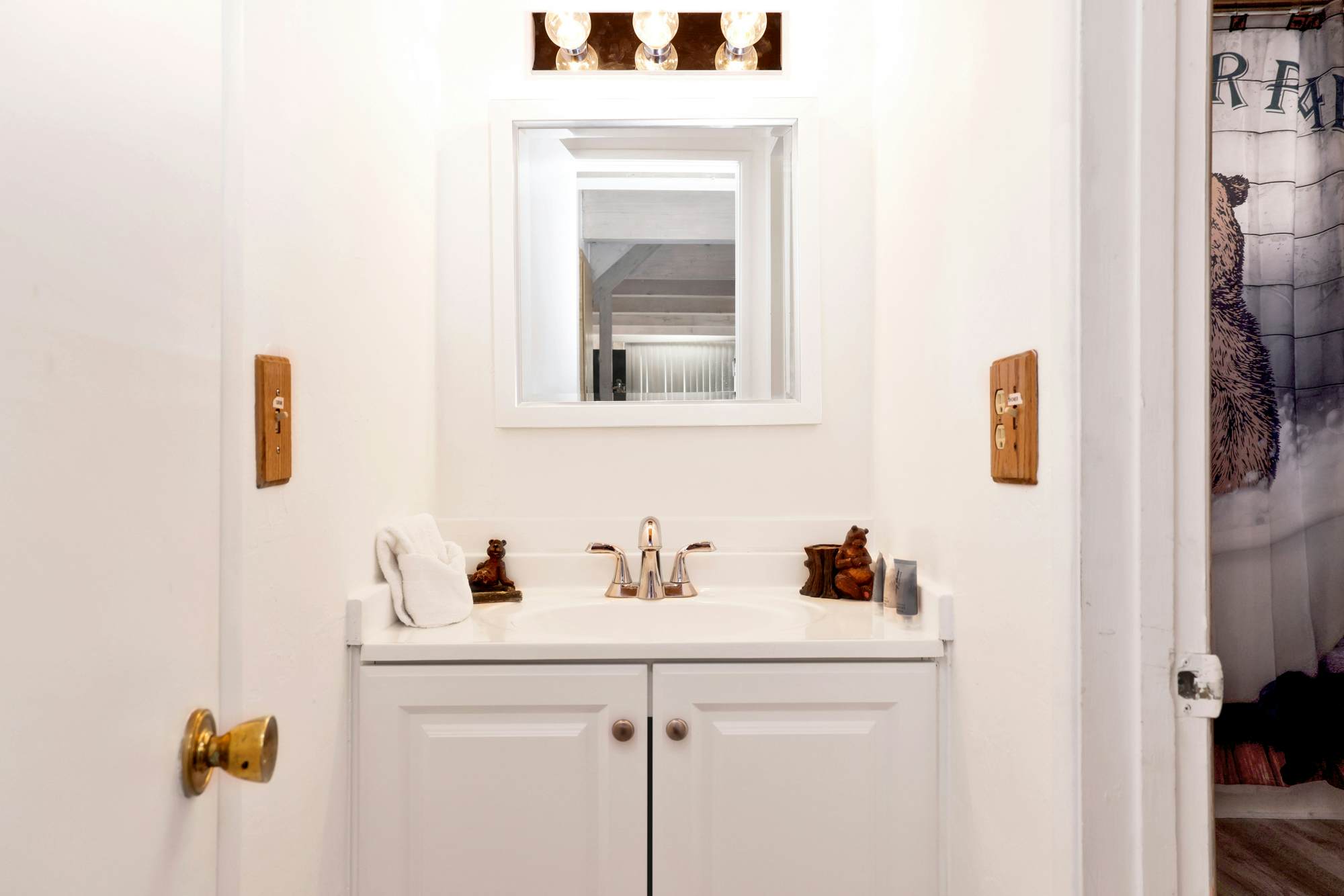 2235-Bear Mountain Views