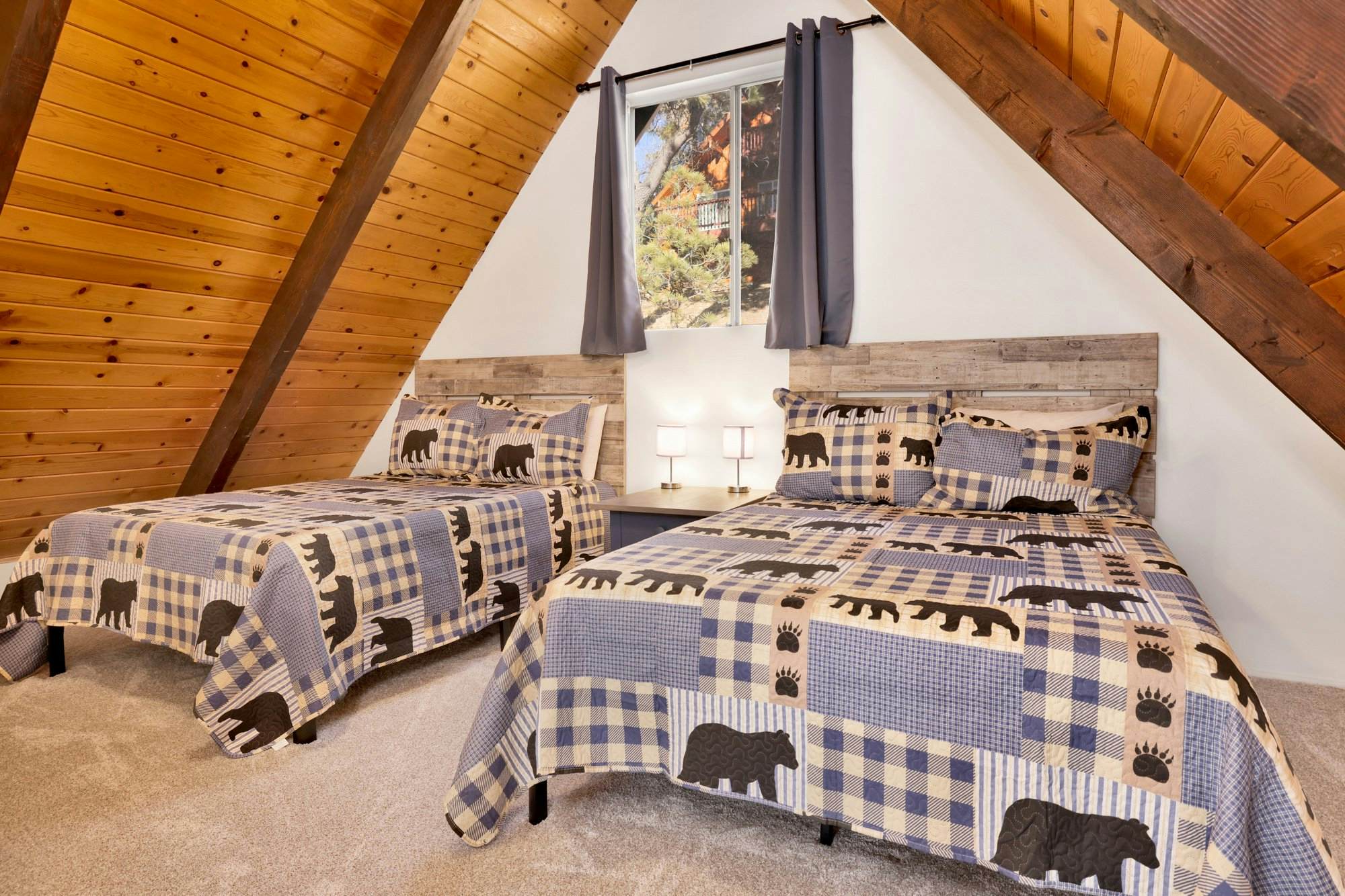 2235-Bear Mountain Views