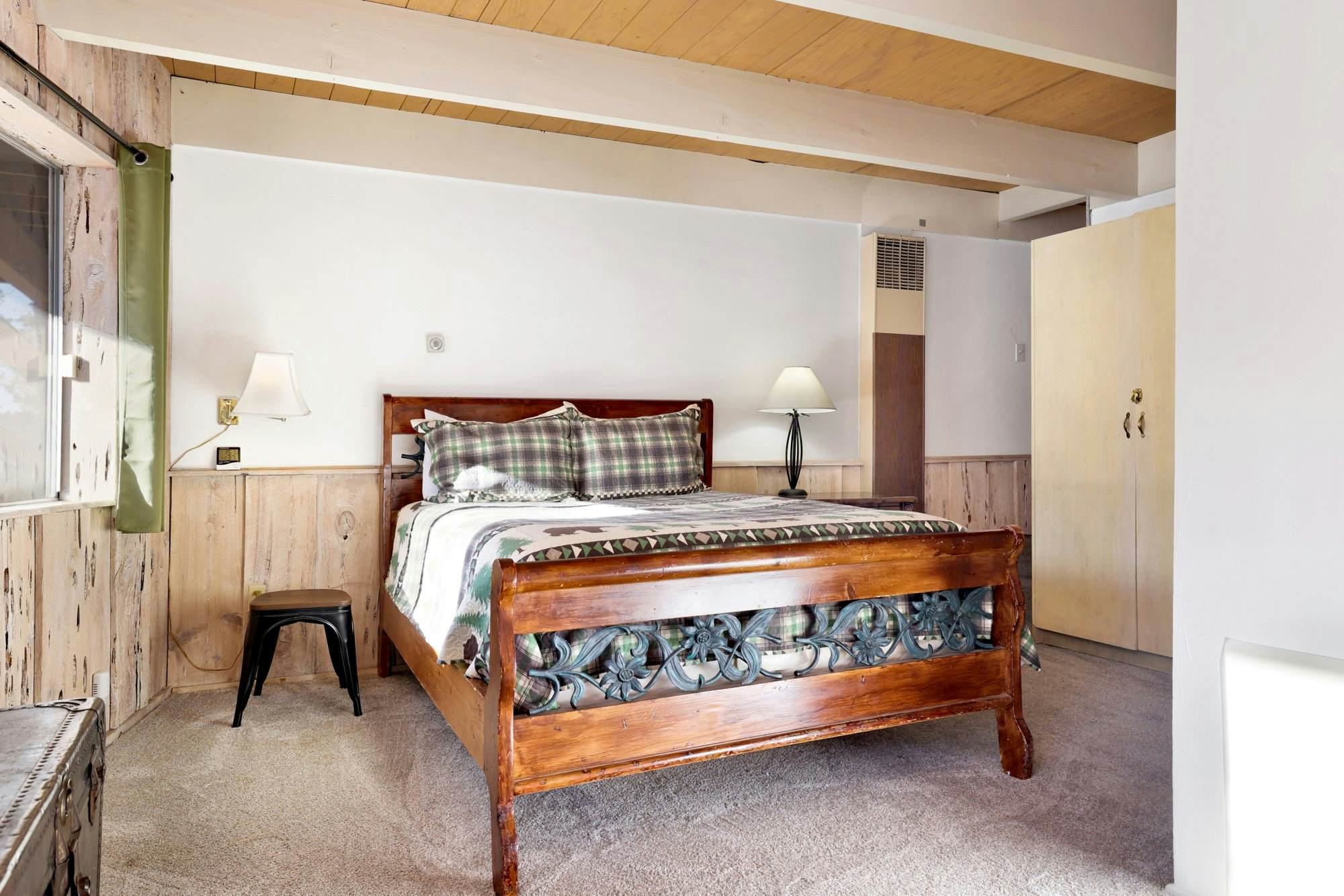 2235-Bear Mountain Views