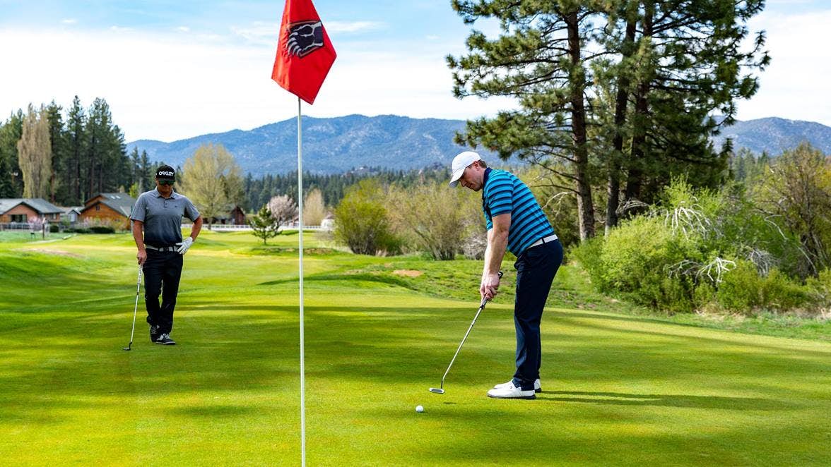 2235-Bear Mountain Views