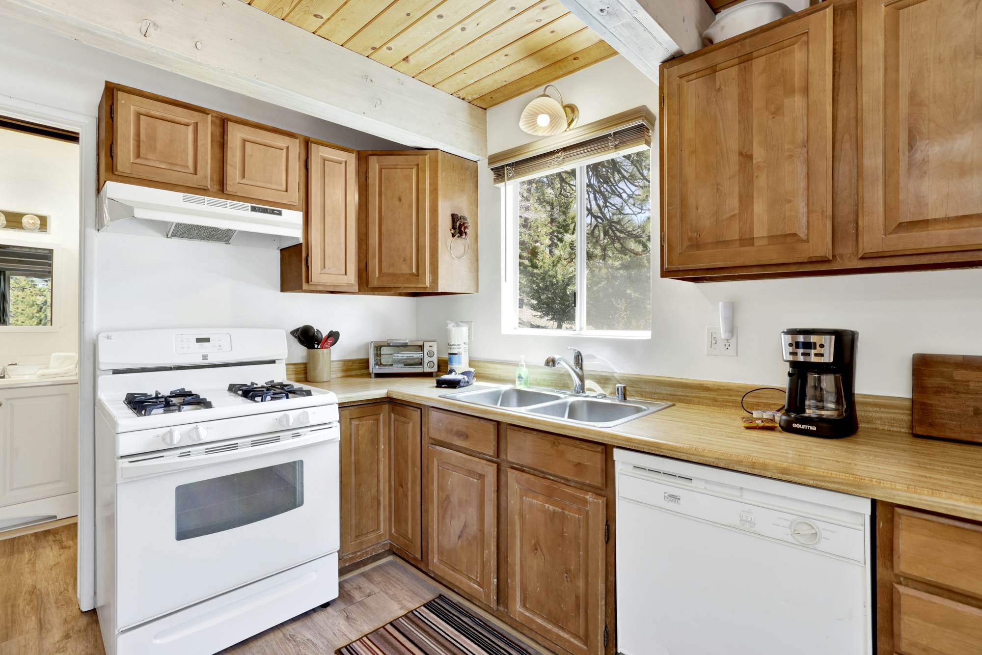 2235-Bear Mountain Views