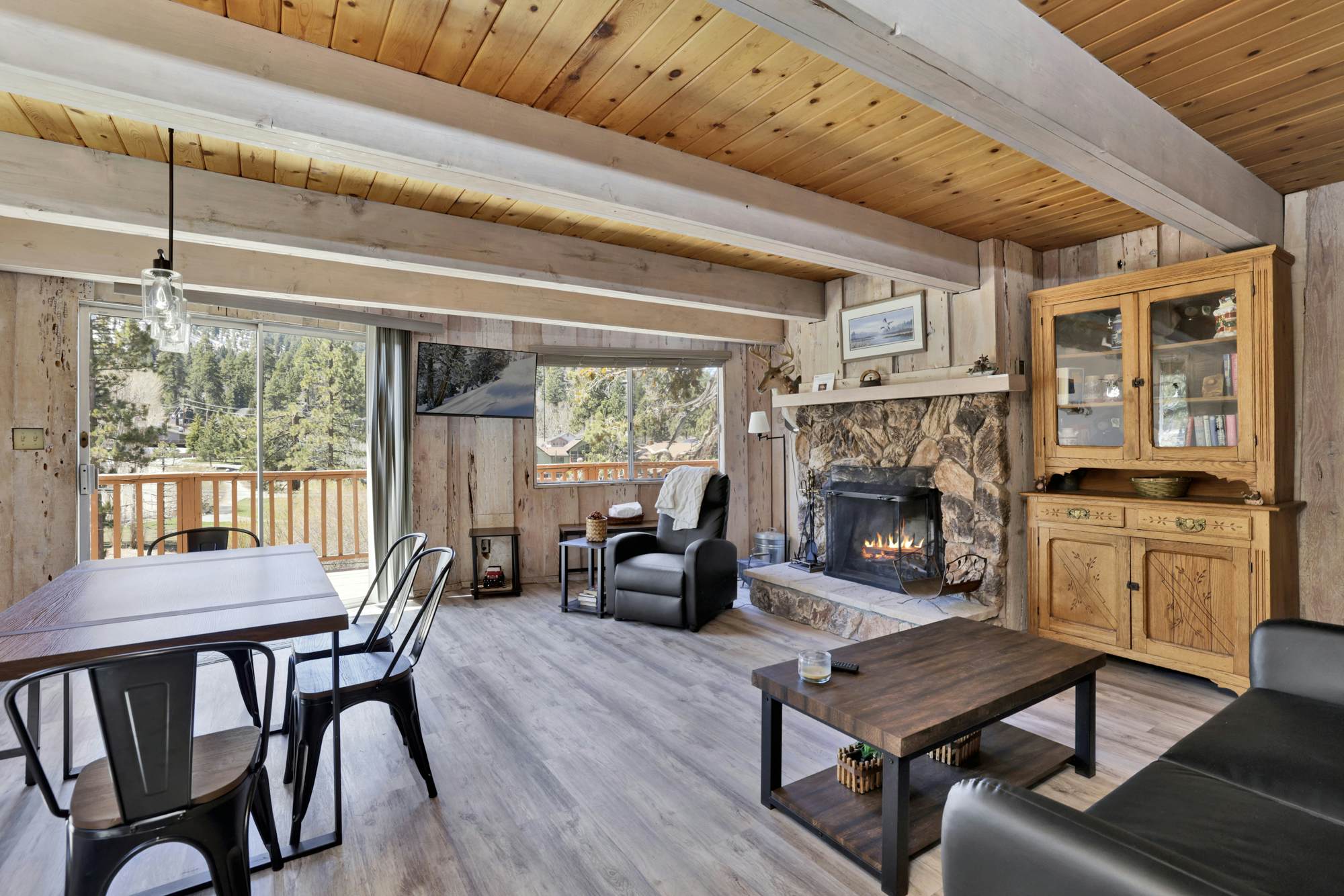 2235-Bear Mountain Views