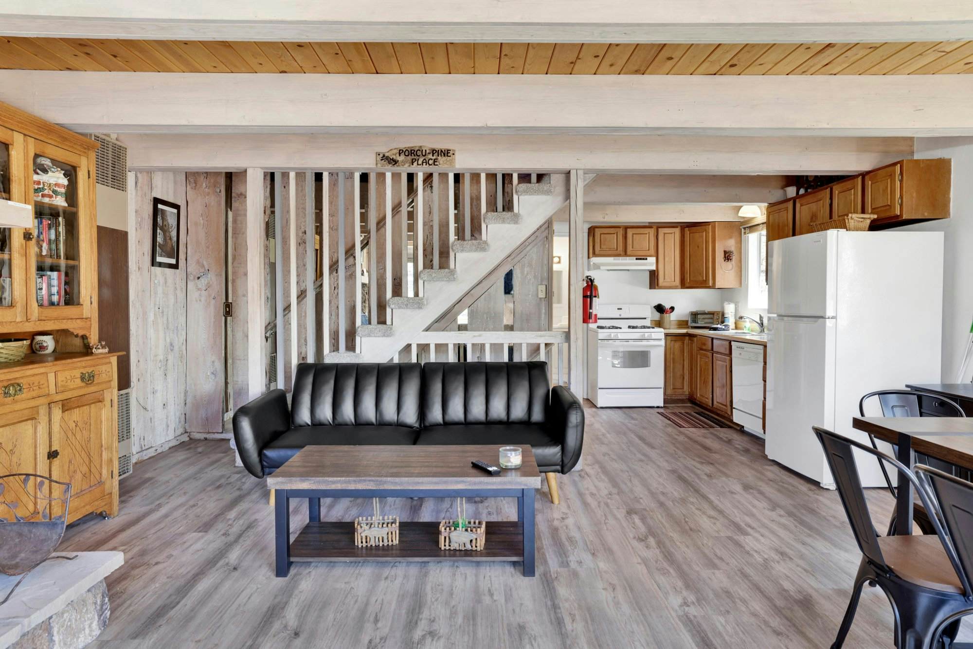 2235-Bear Mountain Views