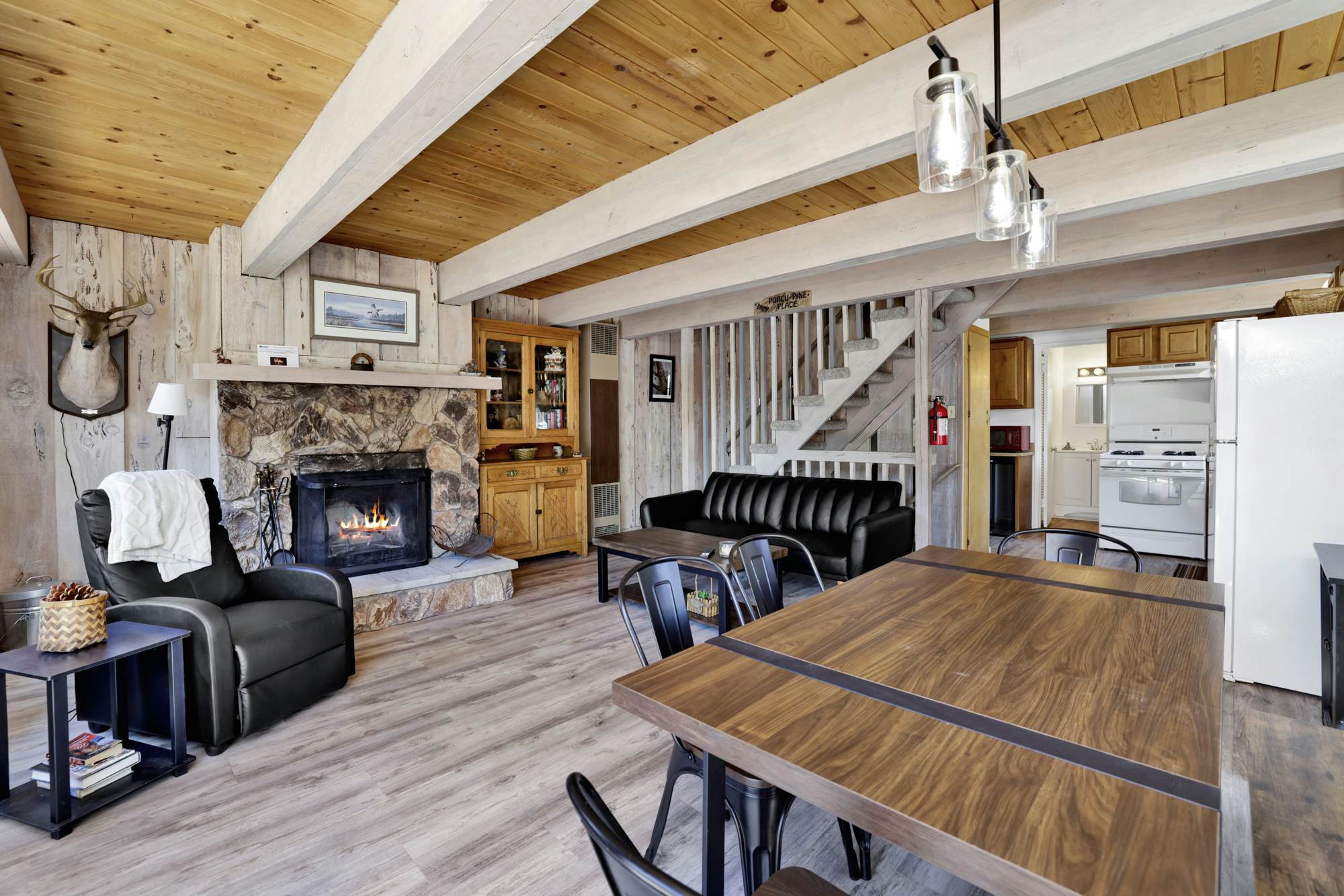 2235-Bear Mountain Views