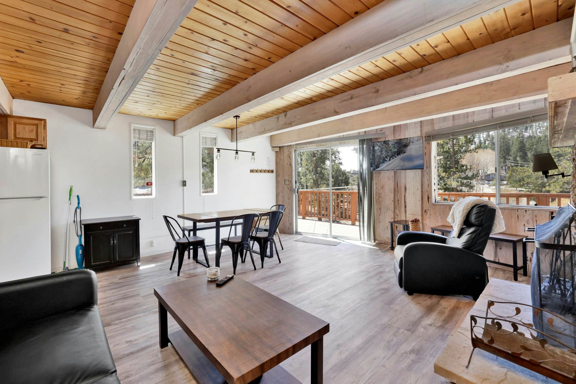 2235-Bear Mountain Views