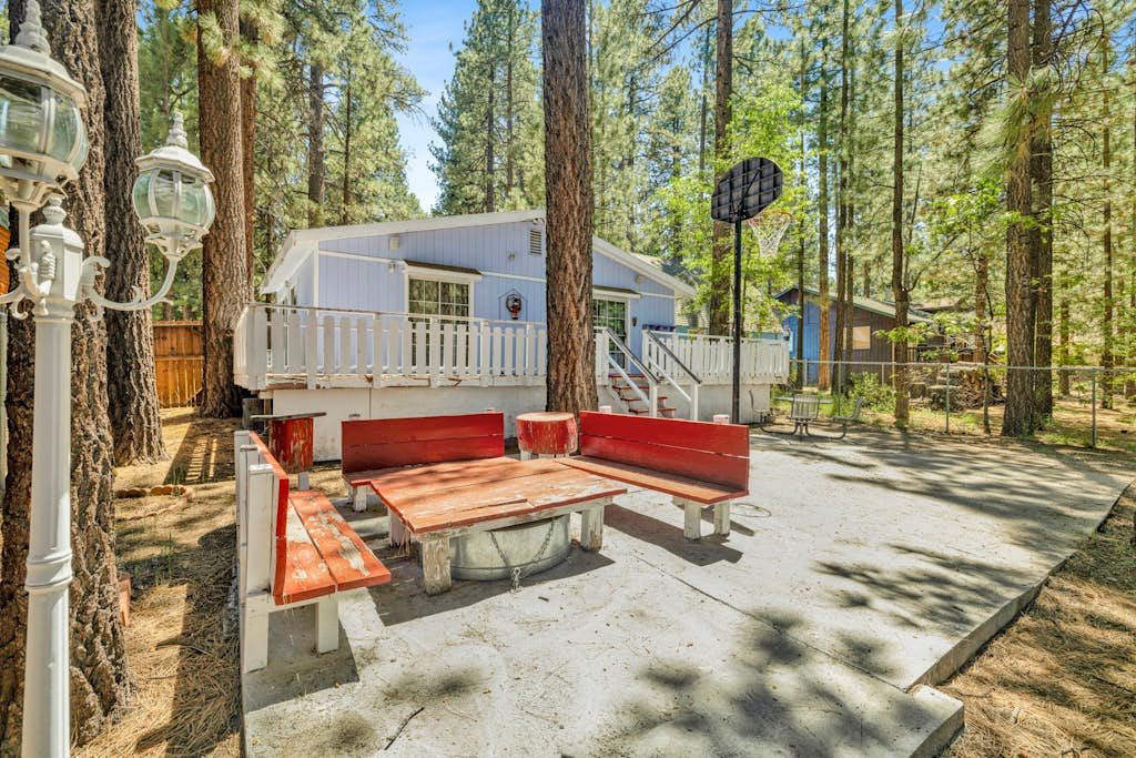 Experience Relaxation at Cozy Summit- Blocks to Ski Lifts!