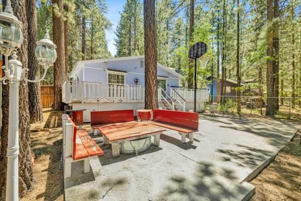 Experience Relaxation at Cozy Summit- Blocks to Ski Lifts!