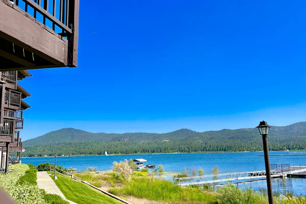 Forest Shores Escape | Stunning Lake Views, Walk to Village & Marina