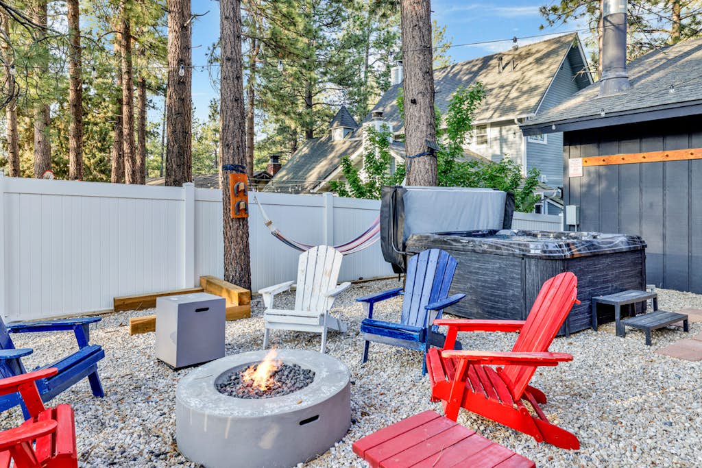 Elmwood Place Big Bear Retreat- Hot Tub- Games- Central Location