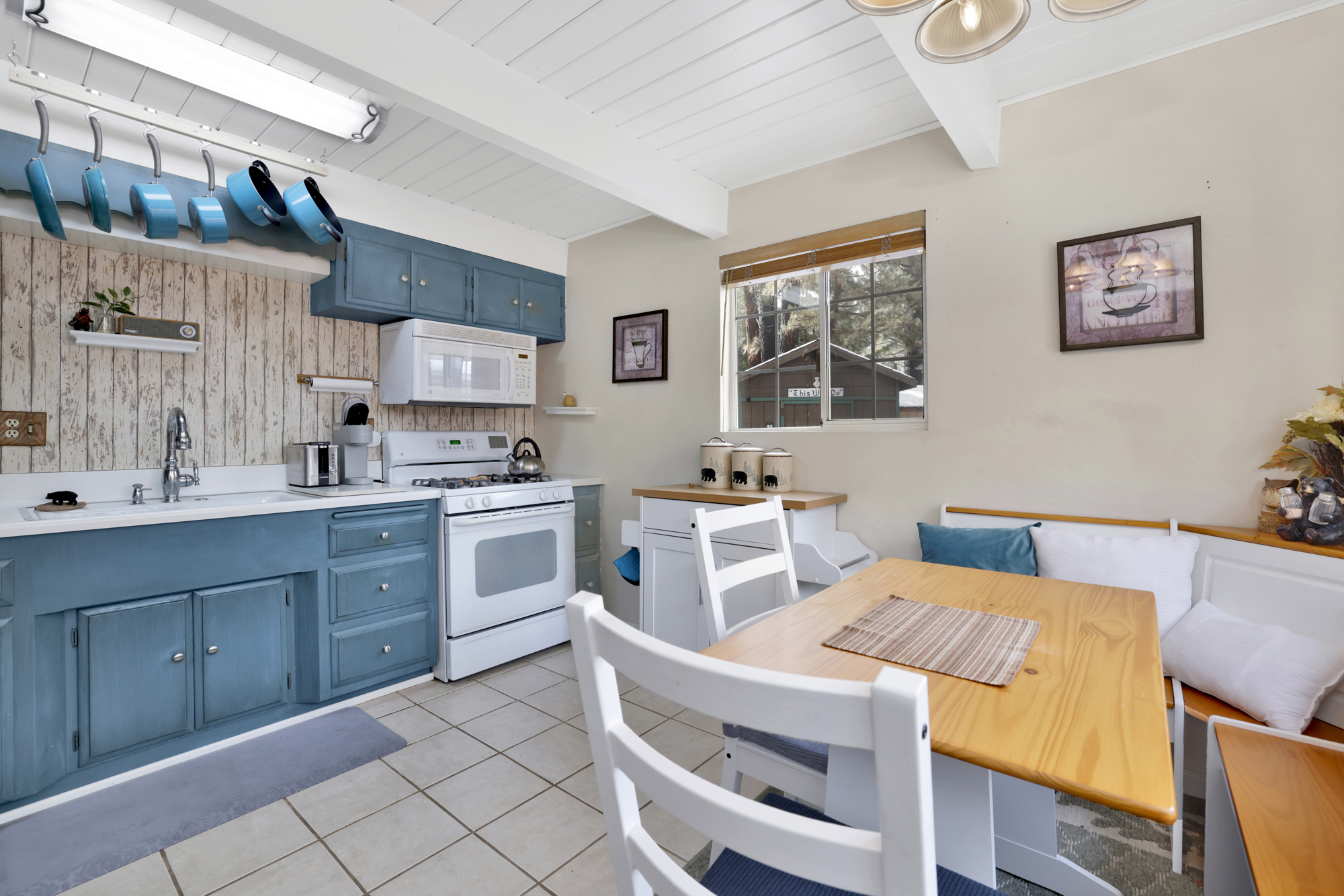 Tinker Bell Gambrel Retreat Cabin at Big Bear