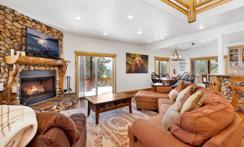 Cozy Lakeview Hideaway | Stunning Lake Views | Game Room, EV Charger | Fawnskin, Big Bear