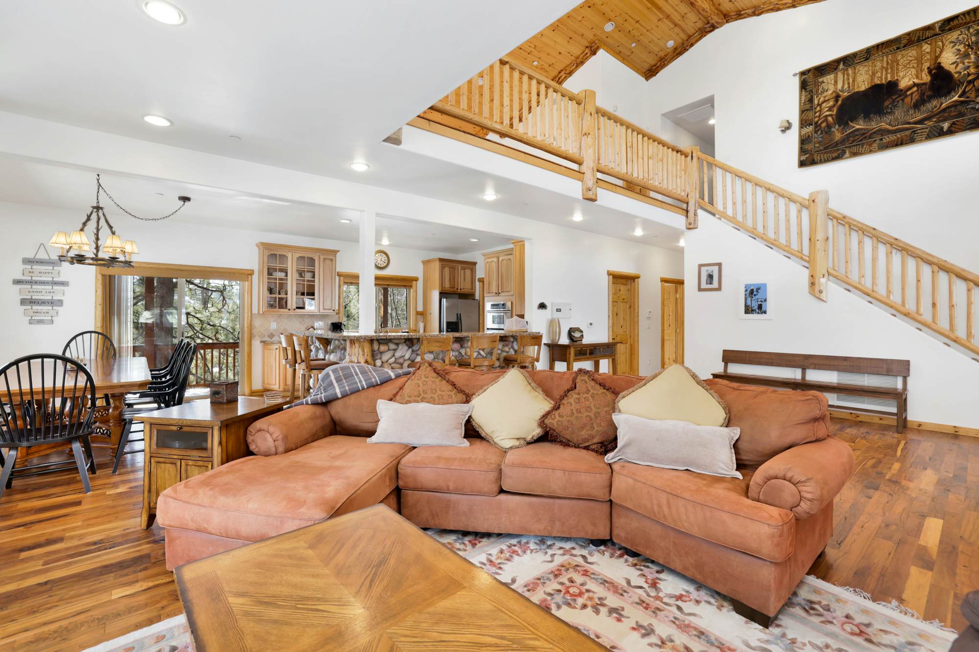 2261-Cozy Lakeview Hideaway