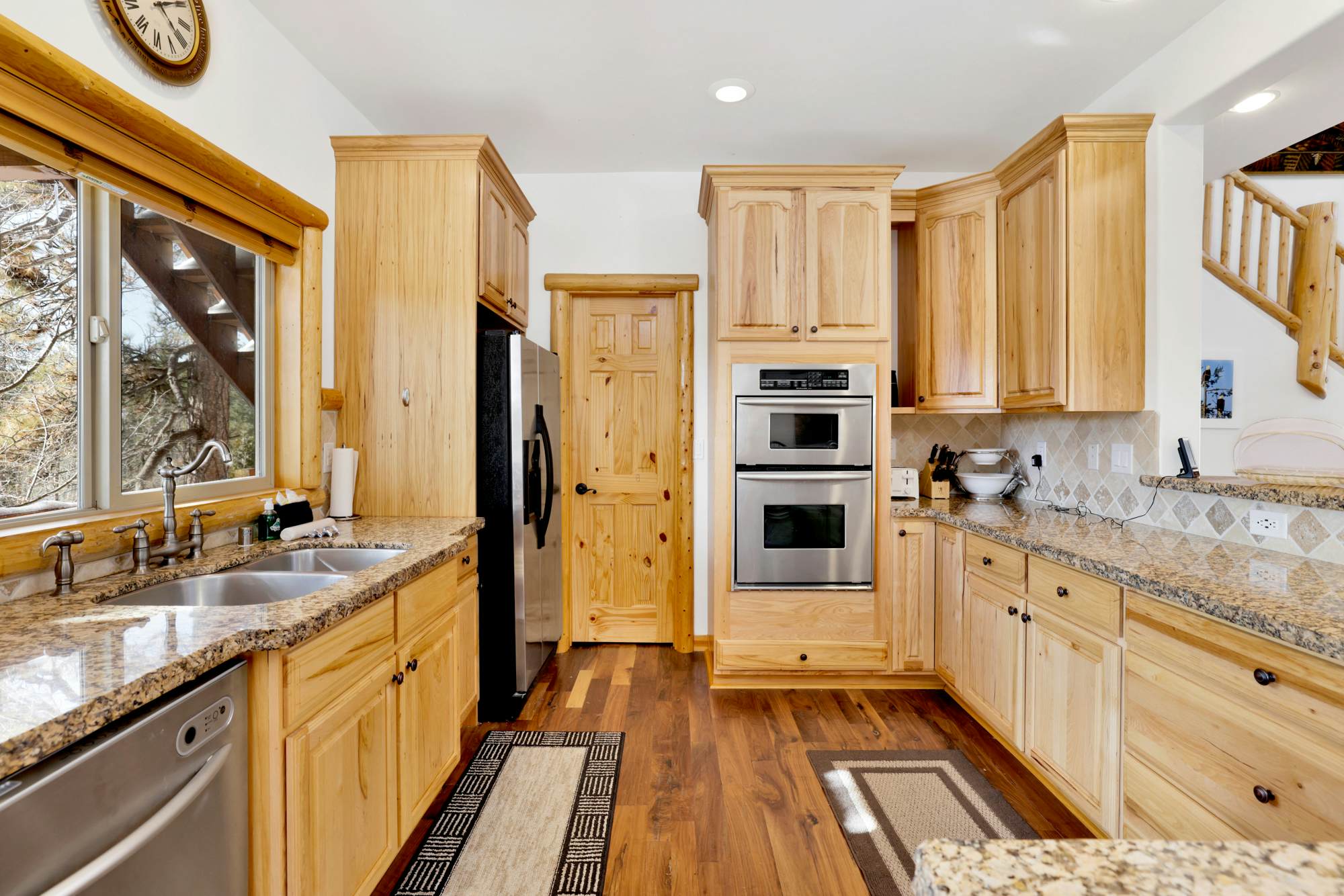 2261-Cozy Lakeview Hideaway