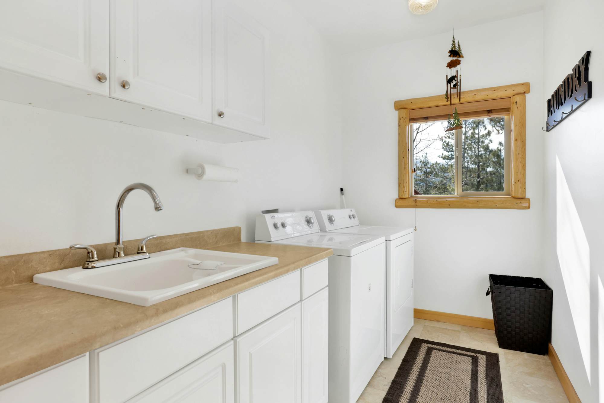 2261-Cozy Lakeview Hideaway