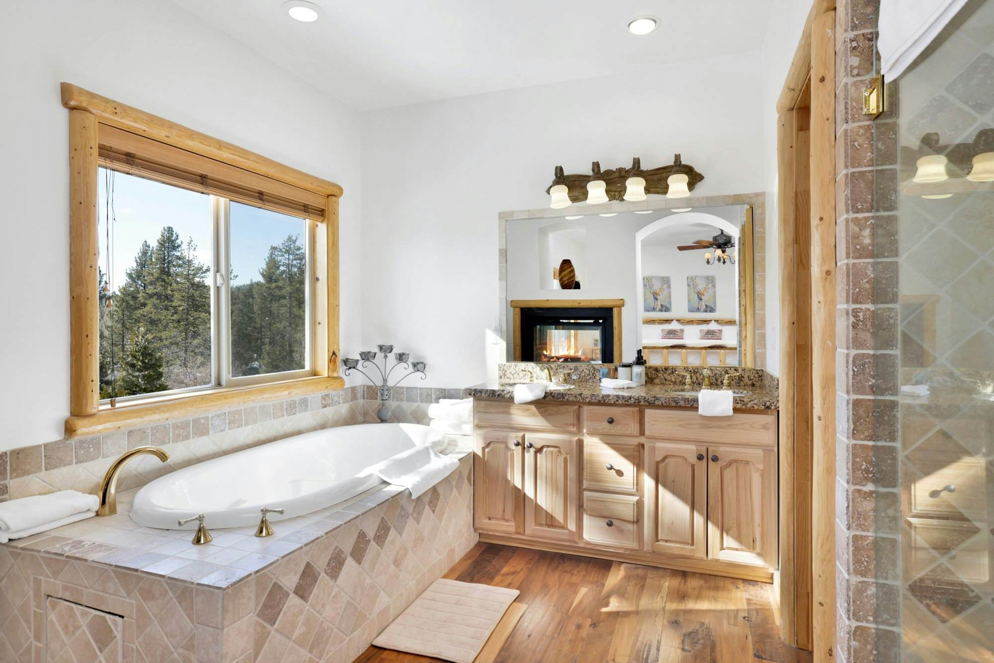 2261-Cozy Lakeview Hideaway