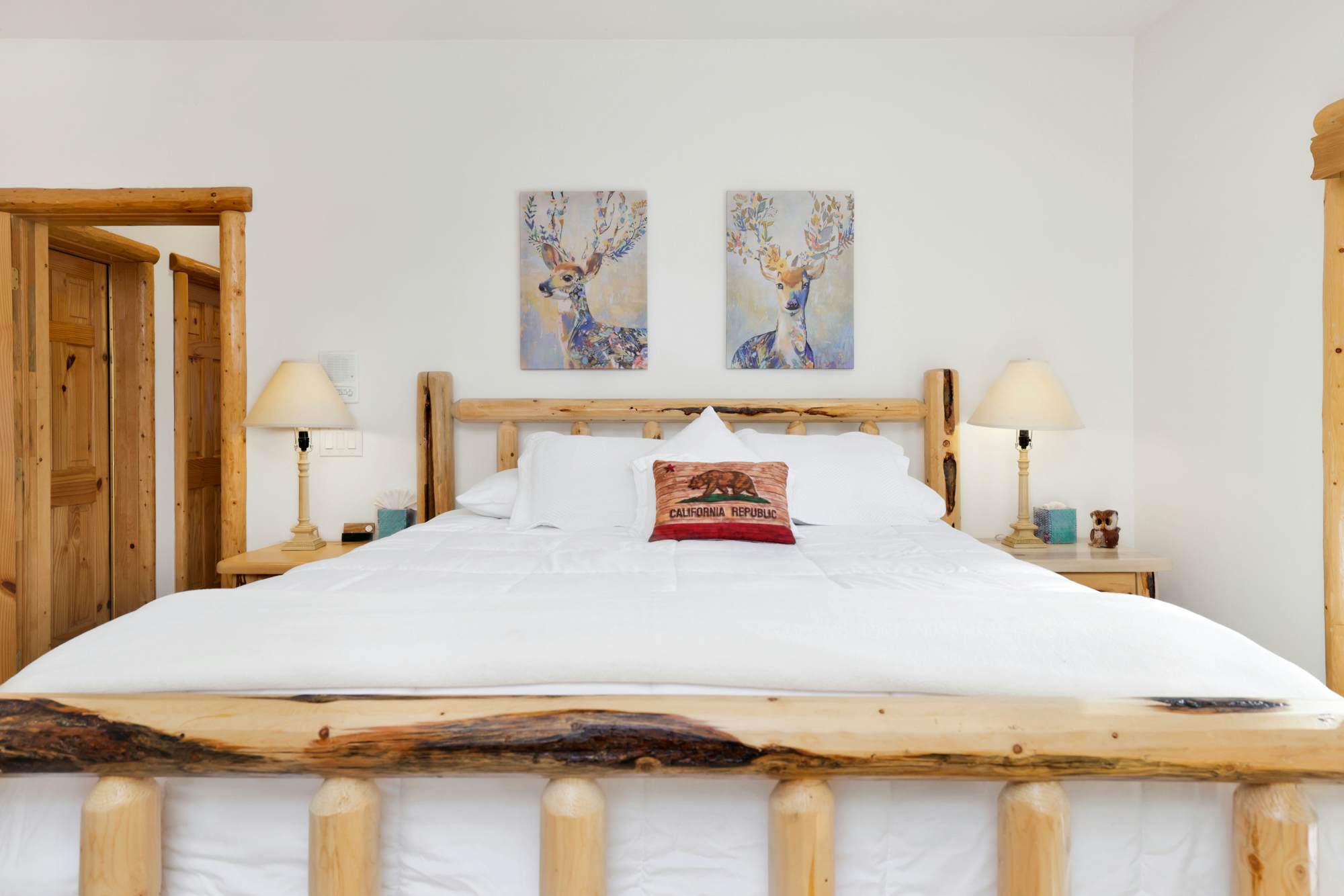 2261-Cozy Lakeview Hideaway