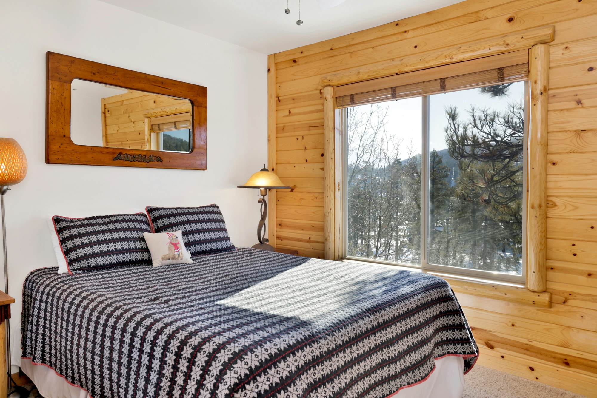 2261-Cozy Lakeview Hideaway