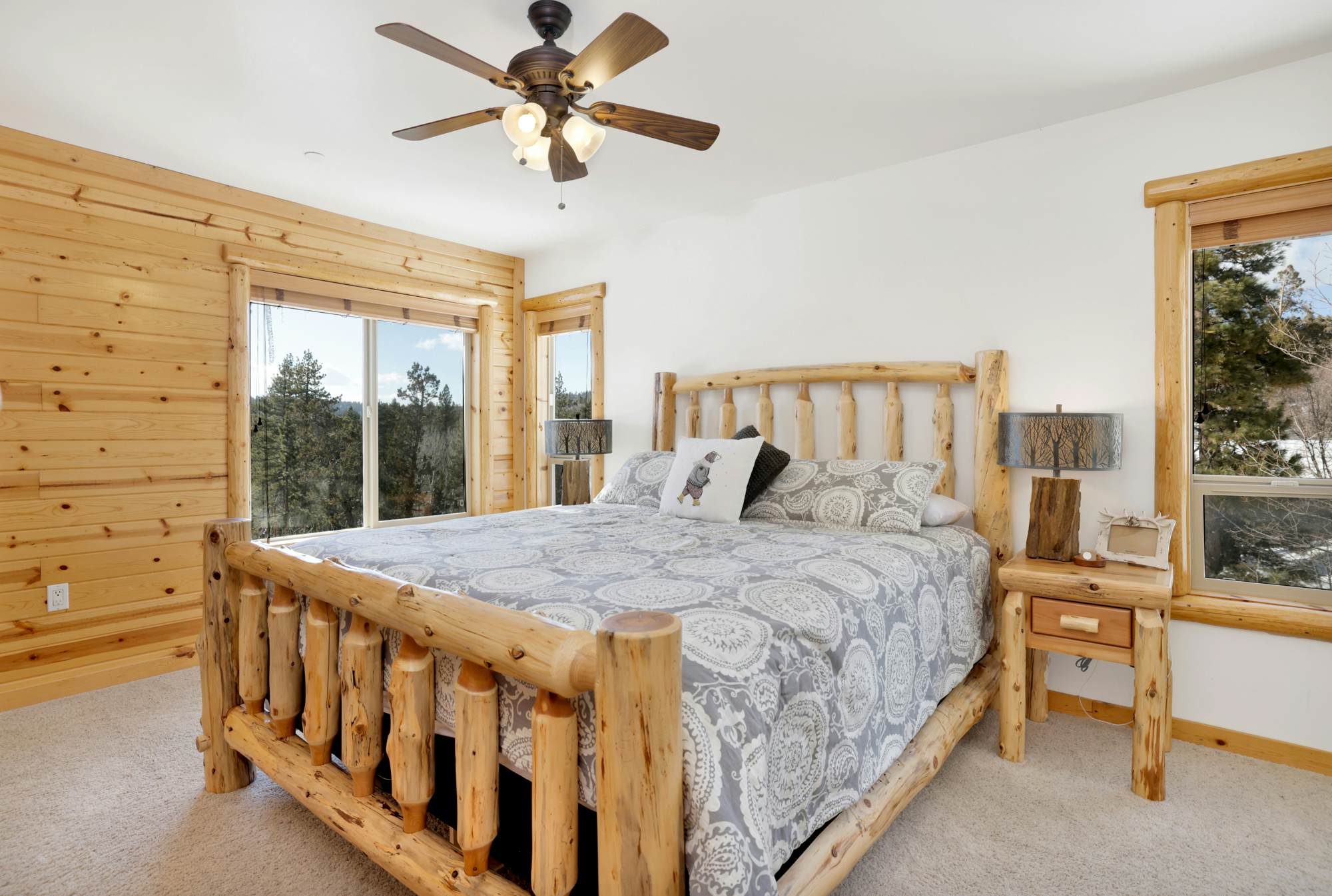 2261-Cozy Lakeview Hideaway