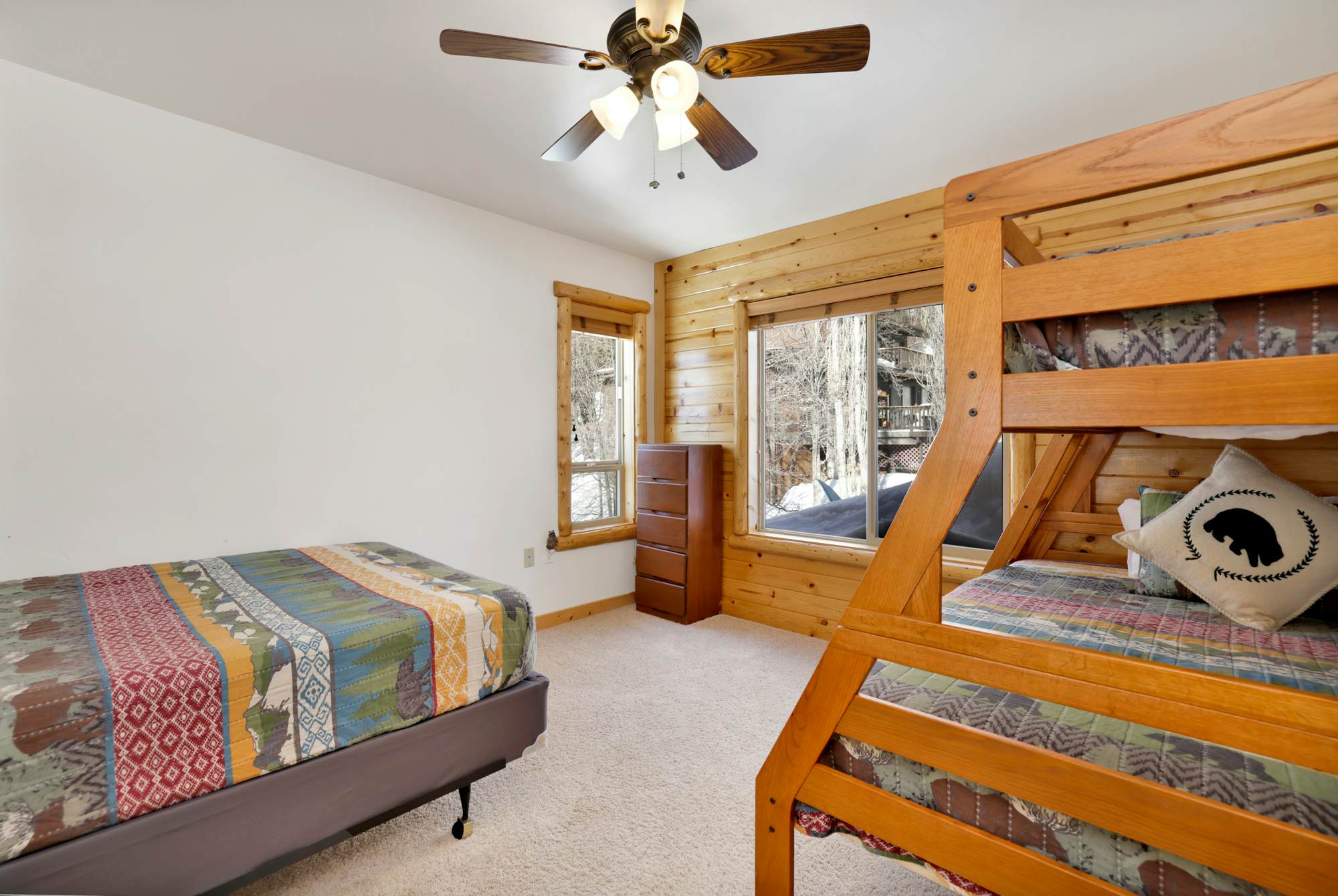 2261-Cozy Lakeview Hideaway