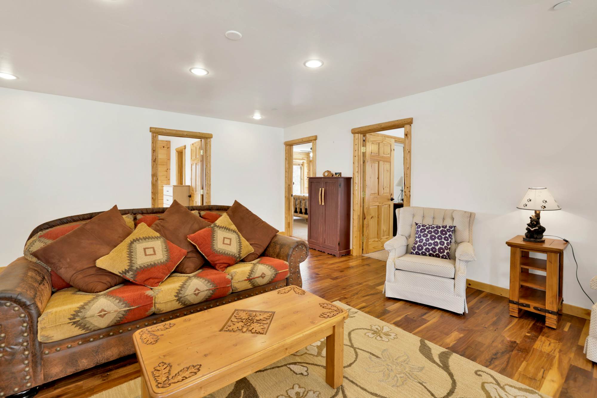 2261-Cozy Lakeview Hideaway