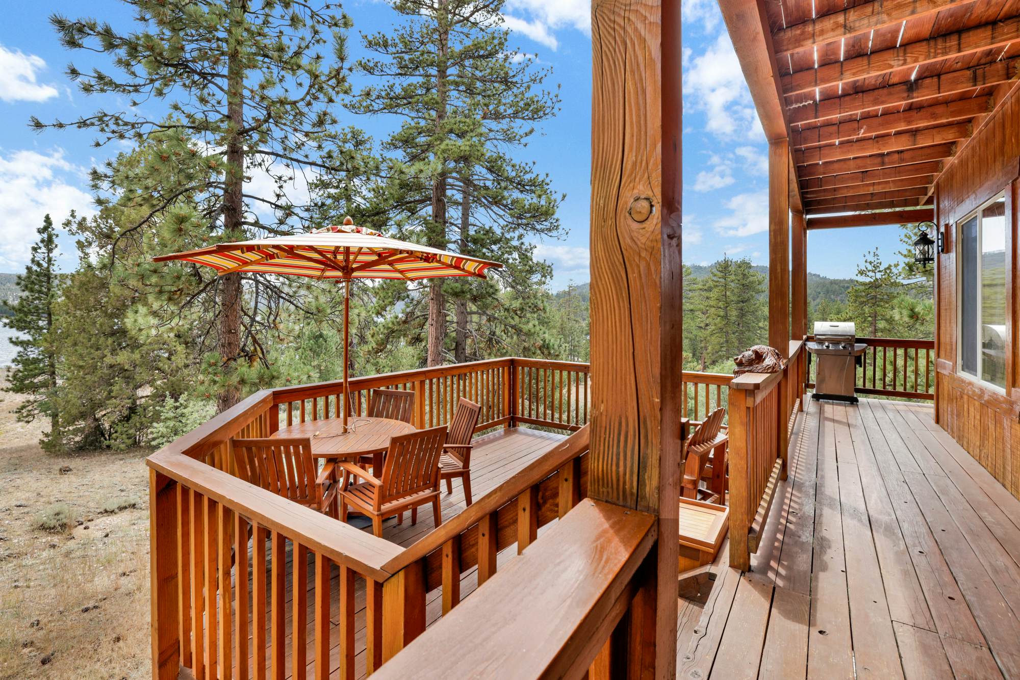 2261-Cozy Lakeview Hideaway