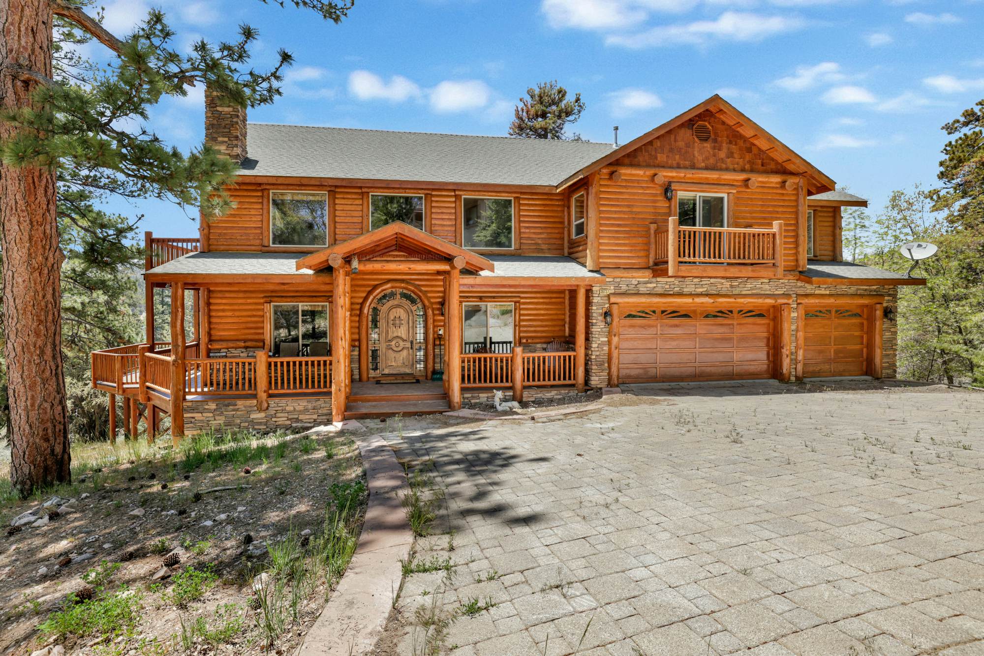 2261-Cozy Lakeview Hideaway