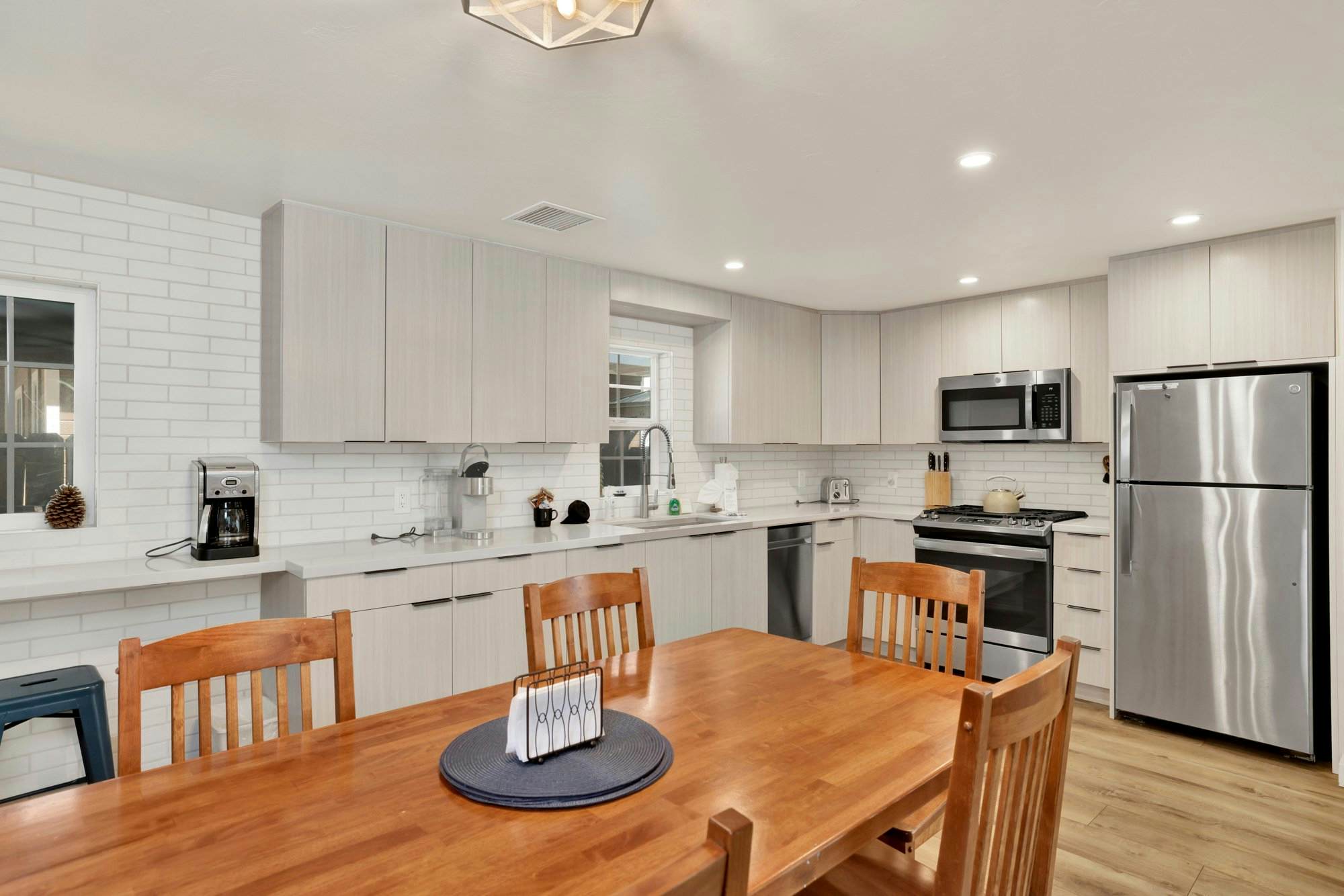 2293-Green Canoe Cabin