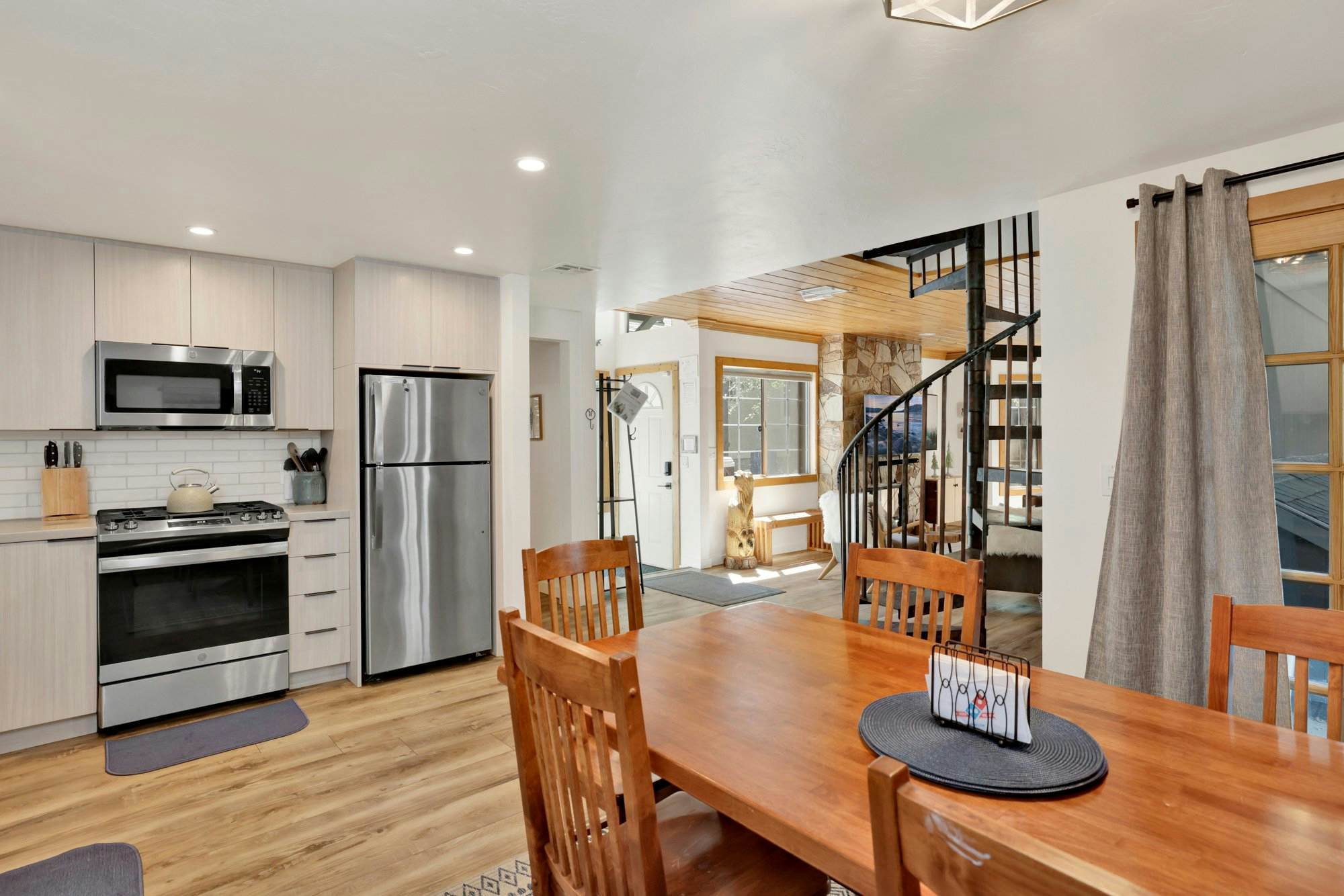 2293-Green Canoe Cabin