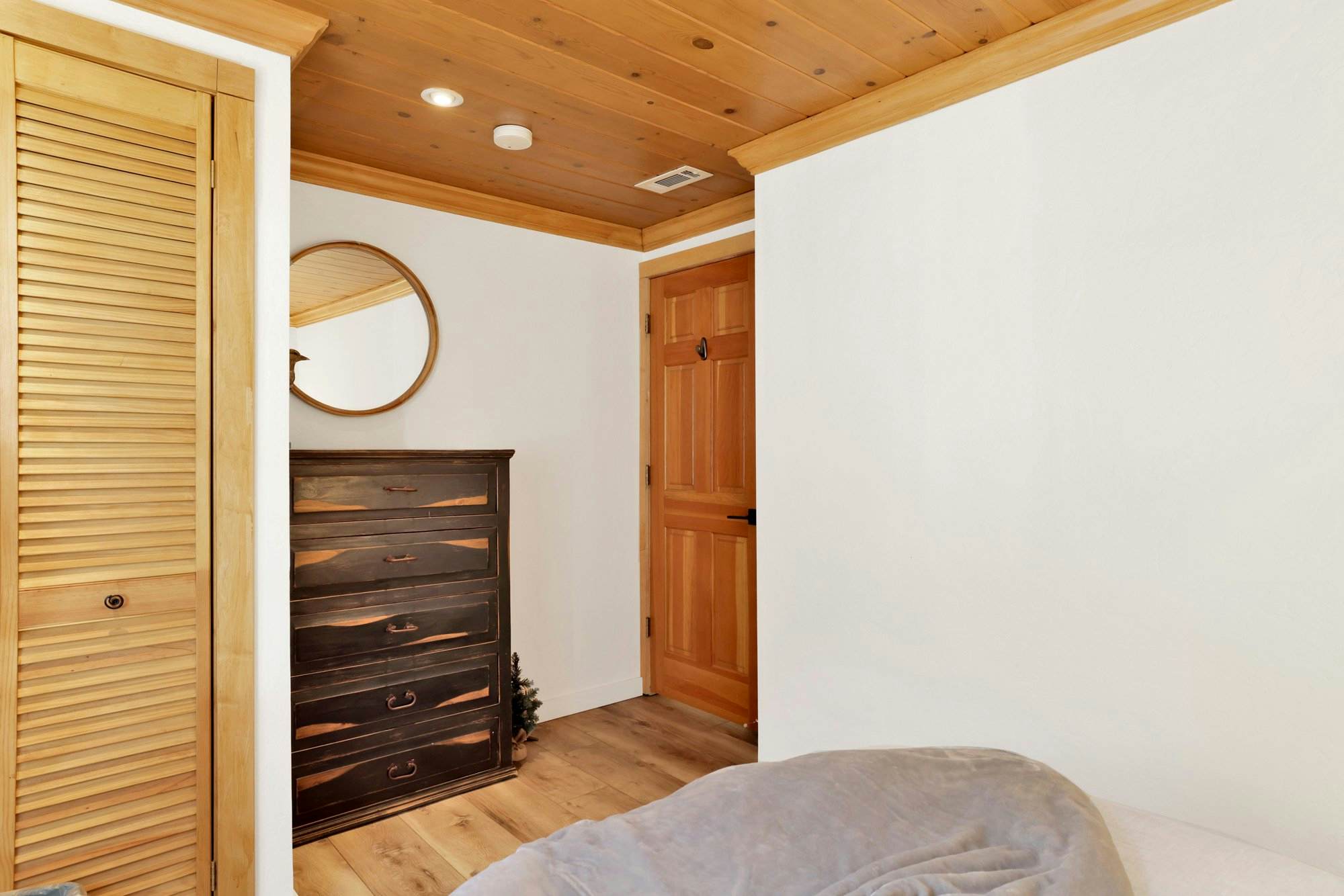 2293-Green Canoe Cabin