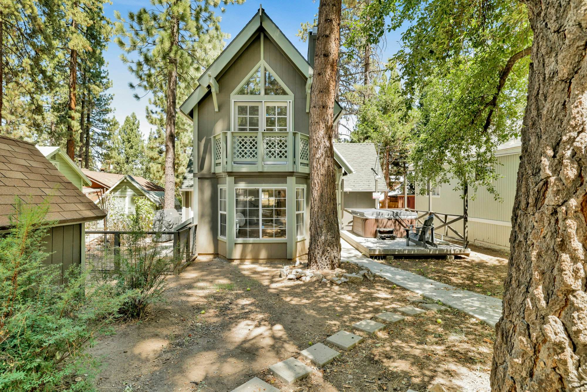 2293-Green Canoe Cabin