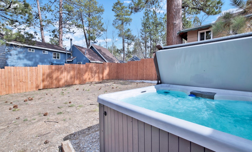 Storyville Retreat Cabin w/ Hot Tub at Big Bear Lake