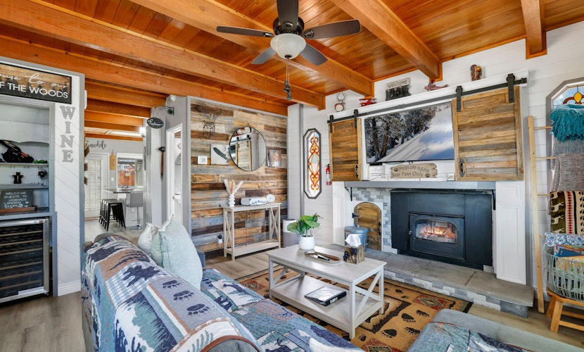 Jay Bird Landing Escape at Big Bear- Hot Tub-