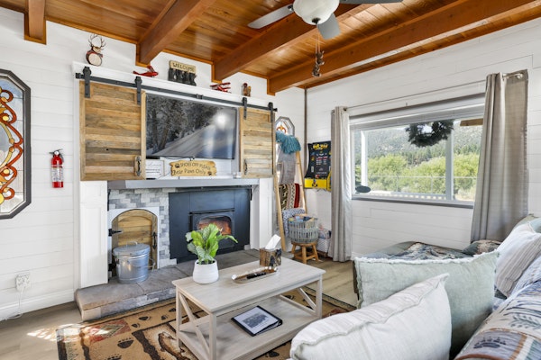 Jay Bird Landing Escape at Big Bear- Hot Tub-