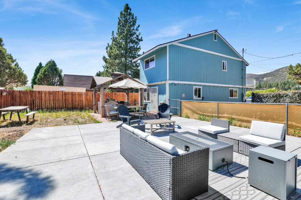 Jay Bird Landing Escape at Big Bear- Hot Tub-