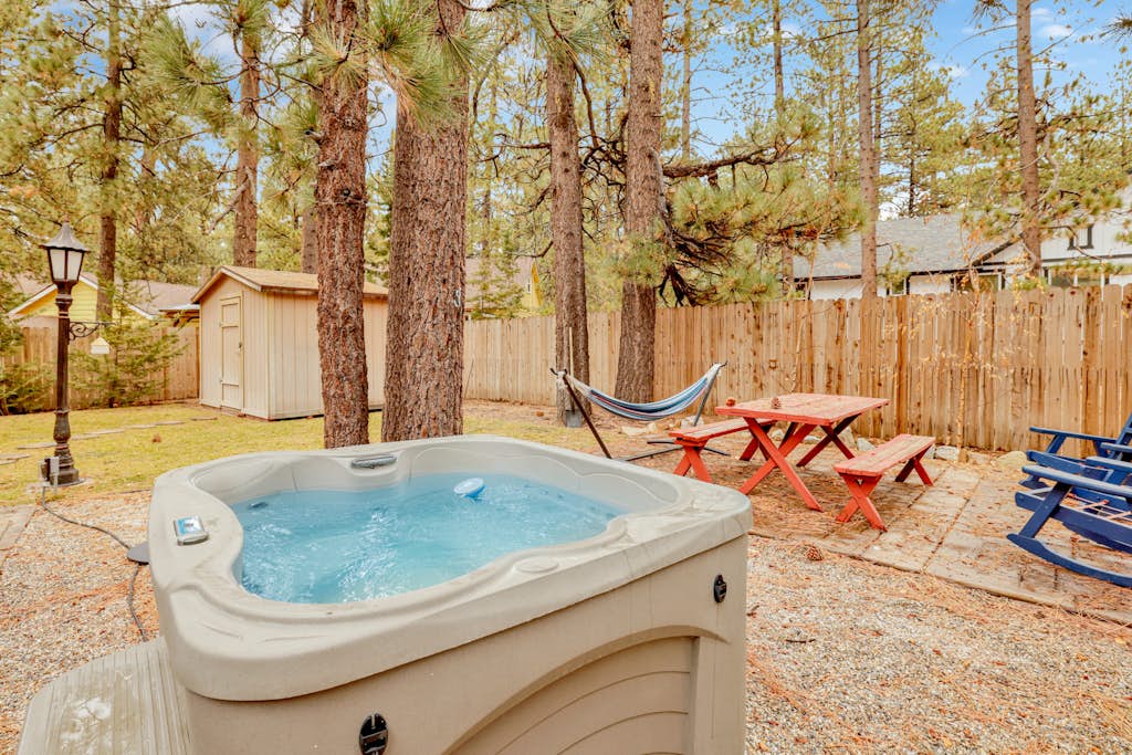 Beary Cozy Cabin w/ Hot Tub- Walk to Lake Couple's Cottage