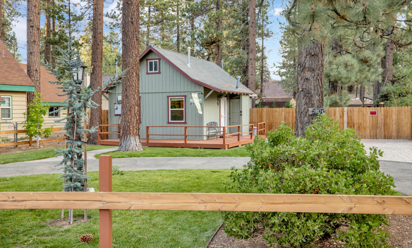 Beary Cozy Cabin w/ Hot Tub- Walk to Lake Couple's Cottage