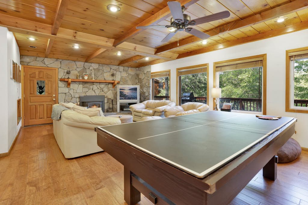 Knickerbocker Retreat at Big Bear Village- Hot Tub- Games