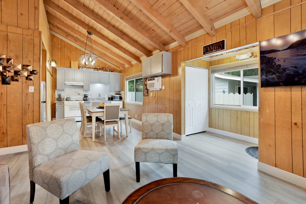 Sweet Retreat Ski Haus Cottage at Big Bear Lake